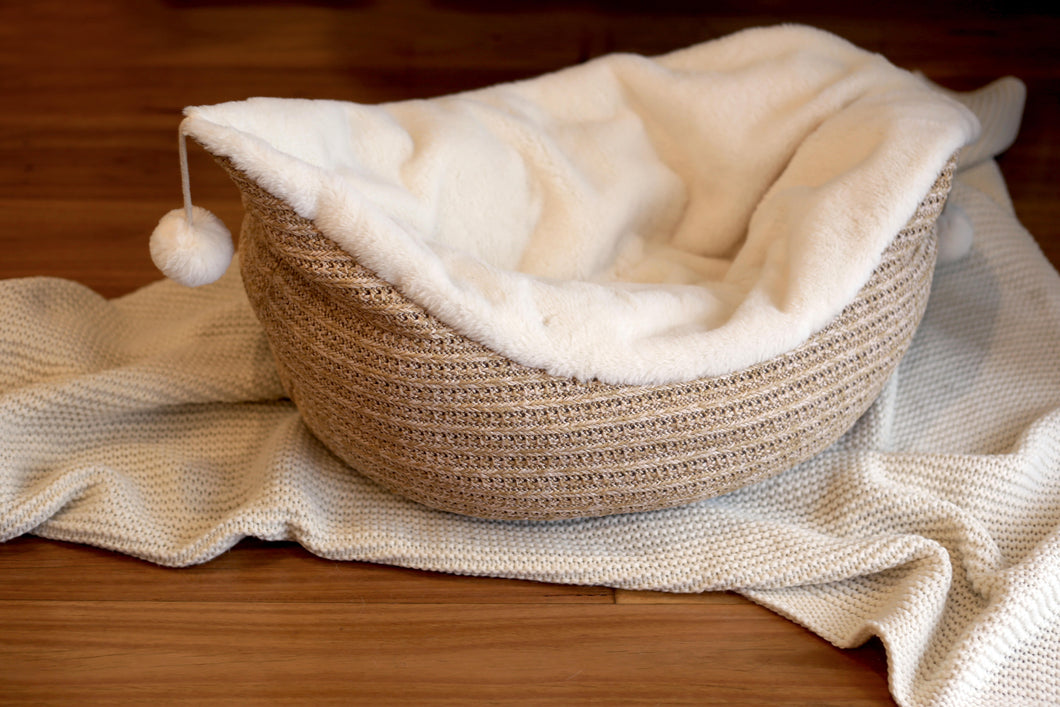 Plush Straw Bed